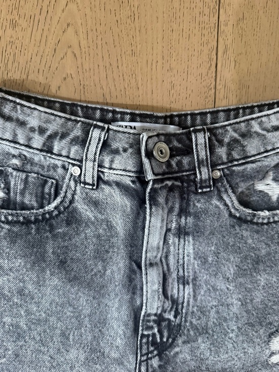 Zara Black Distressed Jean Shorts - Picture 4 of 10